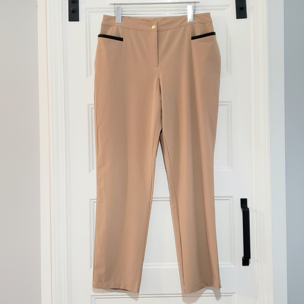 Zenergy By Chicos Womens 8 Tan Trouser Pant Lightweight Stretch Straight Leg
